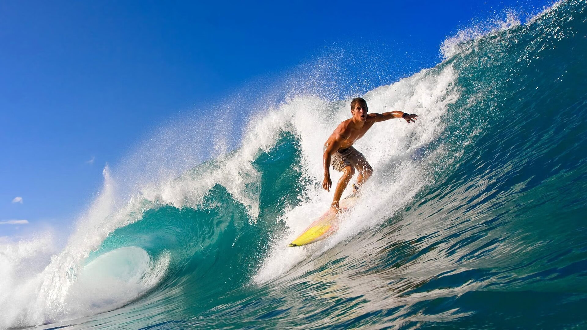 美国队不断突破！东契奇连续五场比赛得分超过爆冷，观众掌声雷动